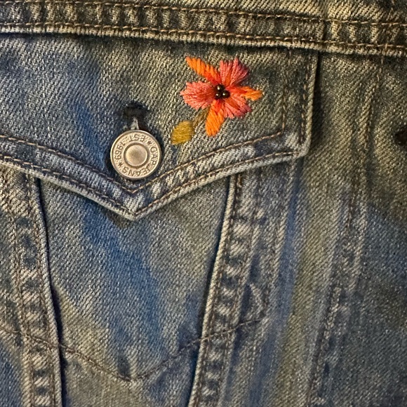 GAP Women's Denim Jacket with Colorful Embroidered Floral Accents - Picture 4 of 6